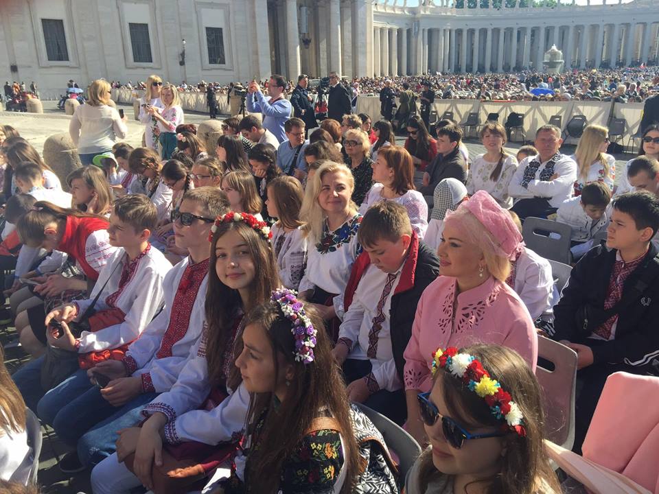 Катя Бужинская в Ватикане встретилась с Папой Римским и помолилась за мир в Украине